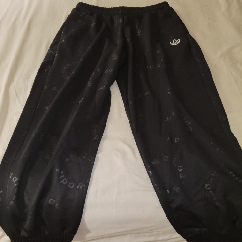 NWT * Adidas Woman's print sweat pants. W/ pockets * relaxed fit straight leg